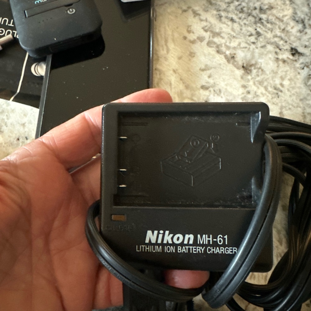 Nikon MH-61 battery charger with cord